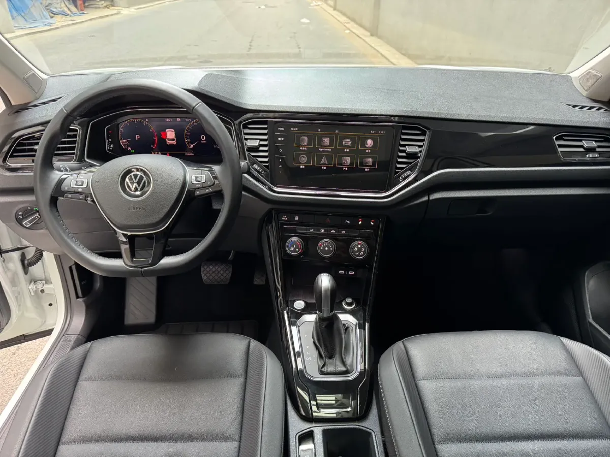 2022 Volkswagen T-Roc 1.4T 150HP L4 7DCT,autocango,china used car exporter,china ev exporter,chinese used car exporter,chinese used ev exporter