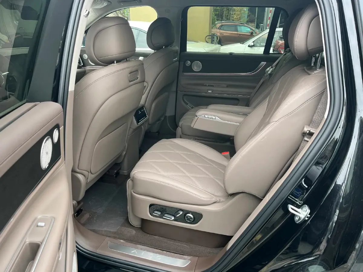 2025 AITO AITO M9 REEV 160HP REEV 52KWH,autocango,china used car exporter,china ev exporter,chinese used car exporter,chinese used ev exporter