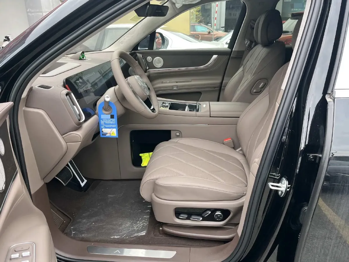 2025 AITO AITO M9 REEV 160HP REEV 52KWH,autocango,china used car exporter,china ev exporter,chinese used car exporter,chinese used ev exporter