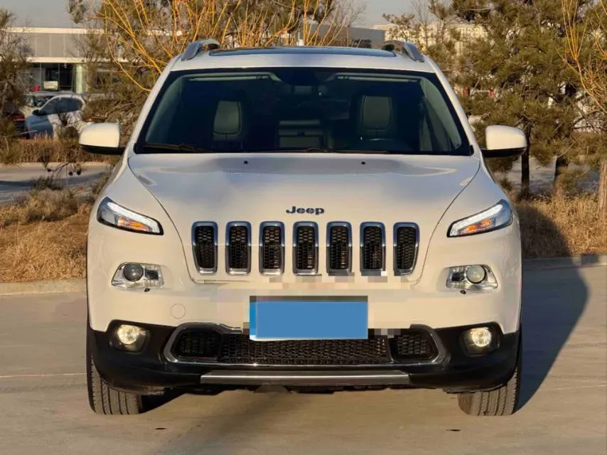 2019 Jeep Cherokee 2.0L 148HP L4 9AT,autocango,china used car exporter,china ev exporter,chinese used car exporter,chinese used ev exporter