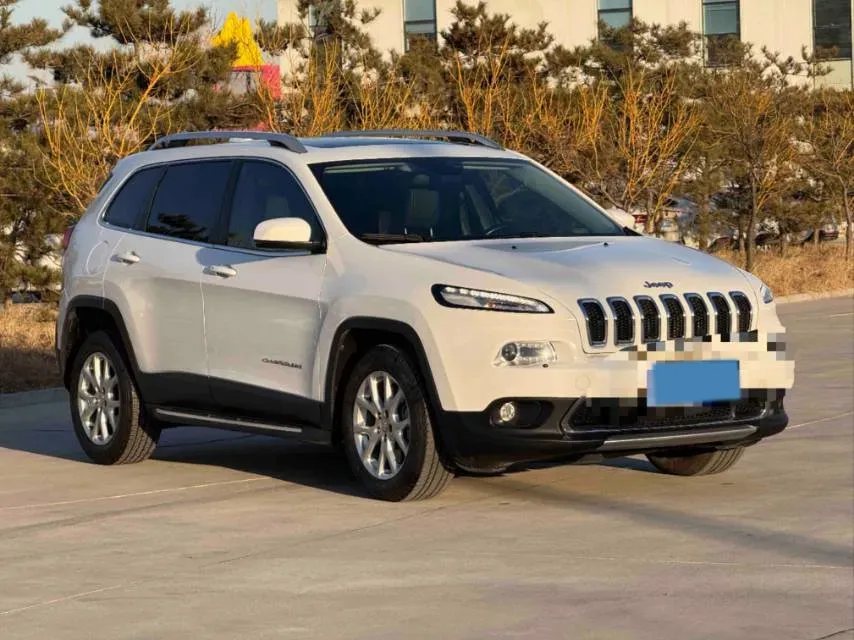 2019 Jeep Cherokee 2.0L 148HP L4 9AT,autocango,china used car exporter,china ev exporter,chinese used car exporter,chinese used ev exporter