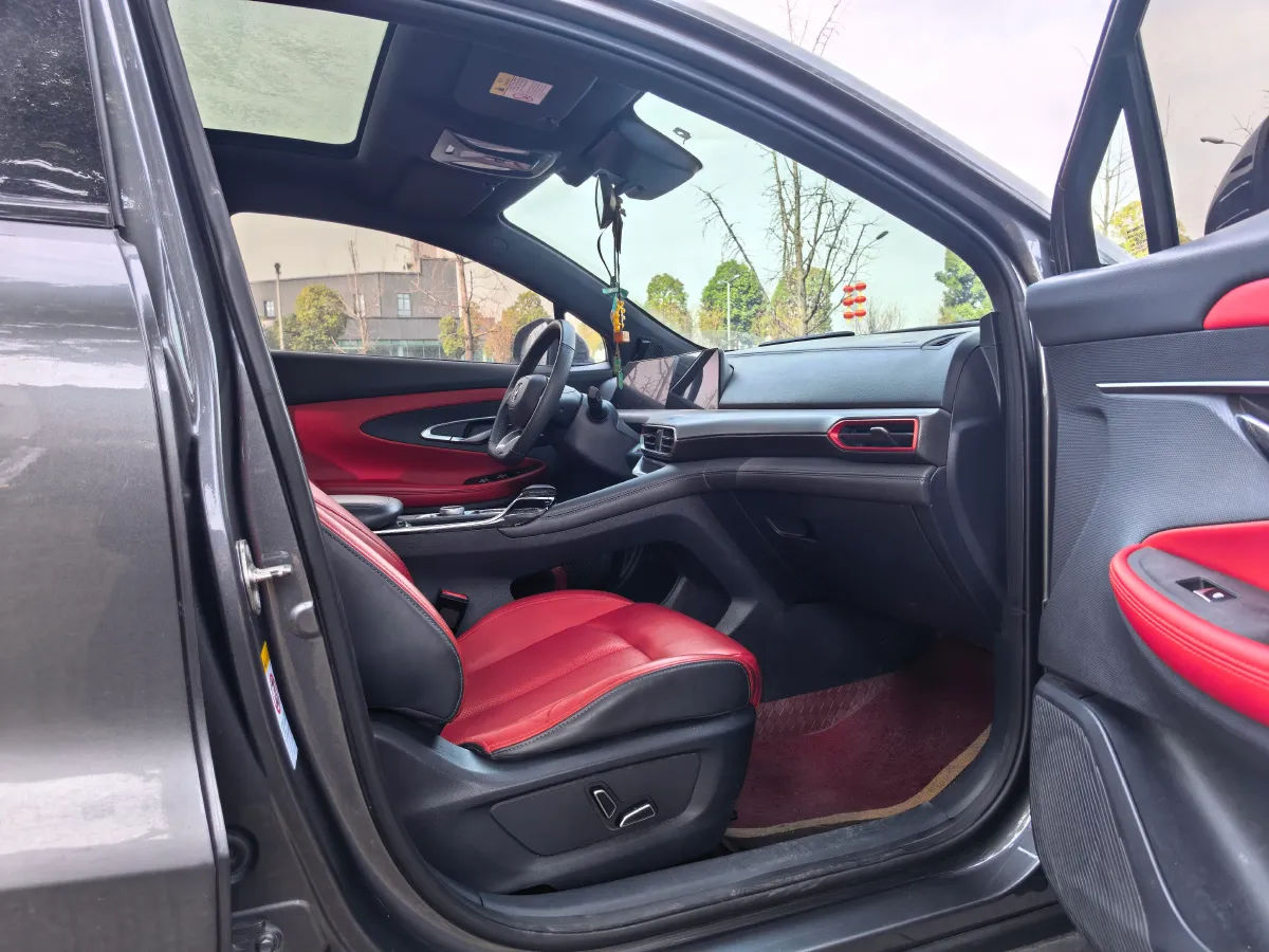 2020 ChangAn UNI-T 1.5T 180HP L4 7DCT,autocango,china used car exporter,china ev exporter,chinese used car exporter,chinese used ev exporter