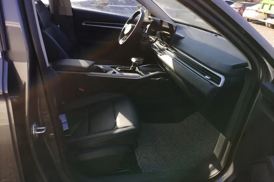 2025 Geely Emgrand 1.5L 127HP L4 CVT,autocango,china used car exporter,china ev exporter,chinese used car exporter,chinese used ev exporter