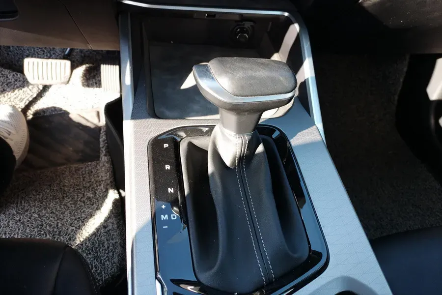 2025 Geely Emgrand 1.5L 127HP L4 CVT,autocango,china used car exporter,china ev exporter,chinese used car exporter,chinese used ev exporter