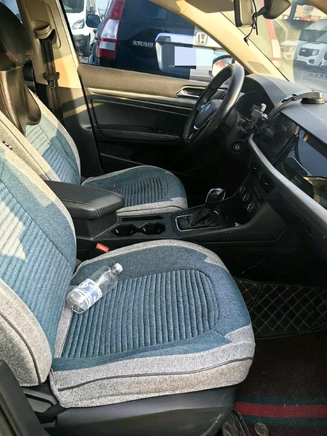 2022 Volkswagen T-Roc 1.4T 150HP L4 7DCT,autocango,china used car exporter,china ev exporter,chinese used car exporter,chinese used ev exporter