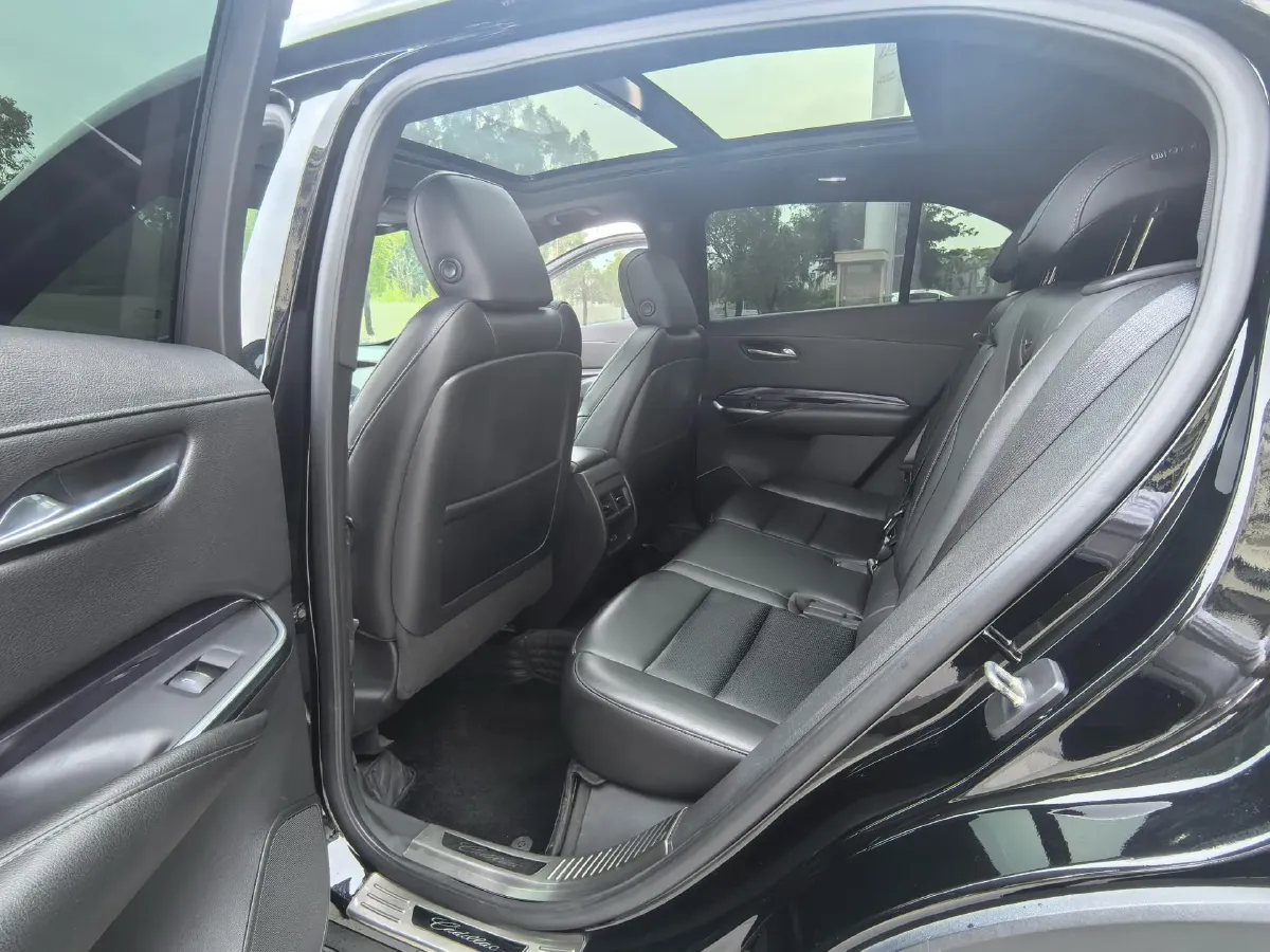 2021 Cadillac XT4 2.0T 237HP L4 9AT,autocango,china used car exporter,china ev exporter,chinese used car exporter,chinese used ev exporter