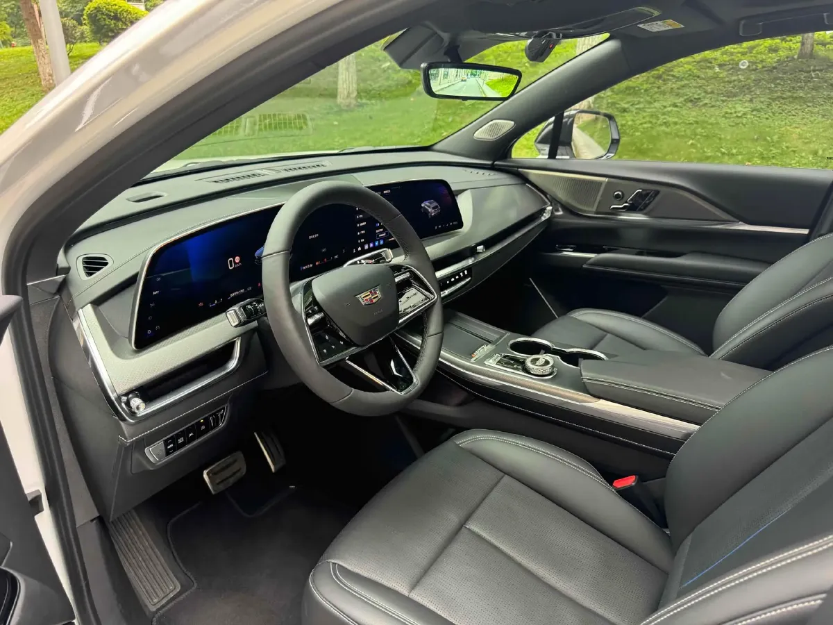 2025 Cadillac XT5 2.0T 237HP L4 9AT,autocango,china used car exporter,china ev exporter,chinese used car exporter,chinese used ev exporter