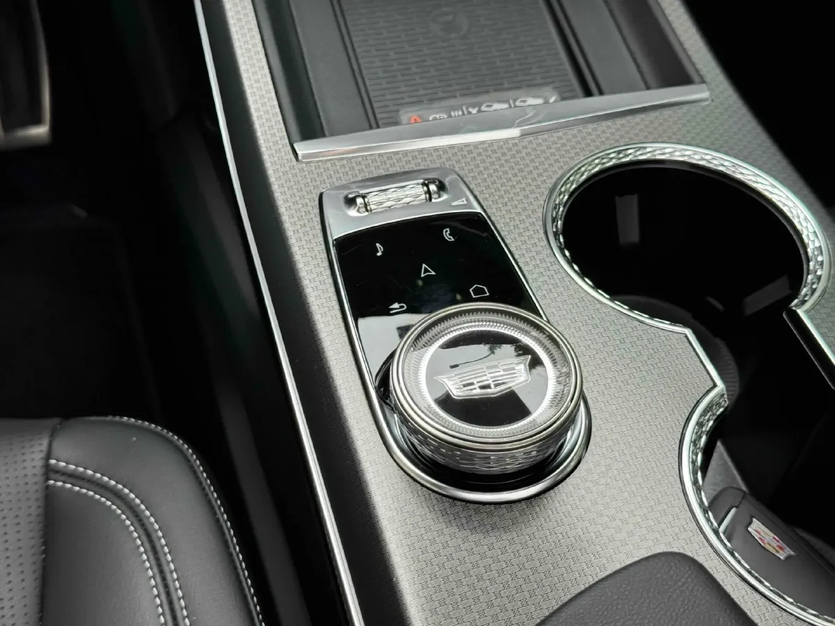 2025 Cadillac XT5 2.0T 237HP L4 9AT,autocango,china used car exporter,china ev exporter,chinese used car exporter,chinese used ev exporter