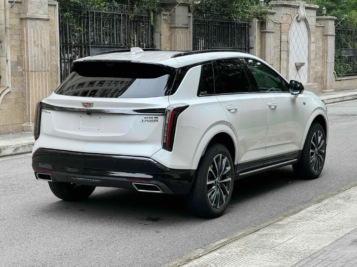 2025 Cadillac XT5 2.0T 237HP L4 9AT,autocango,china used car exporter,china ev exporter,chinese used car exporter,chinese used ev exporter