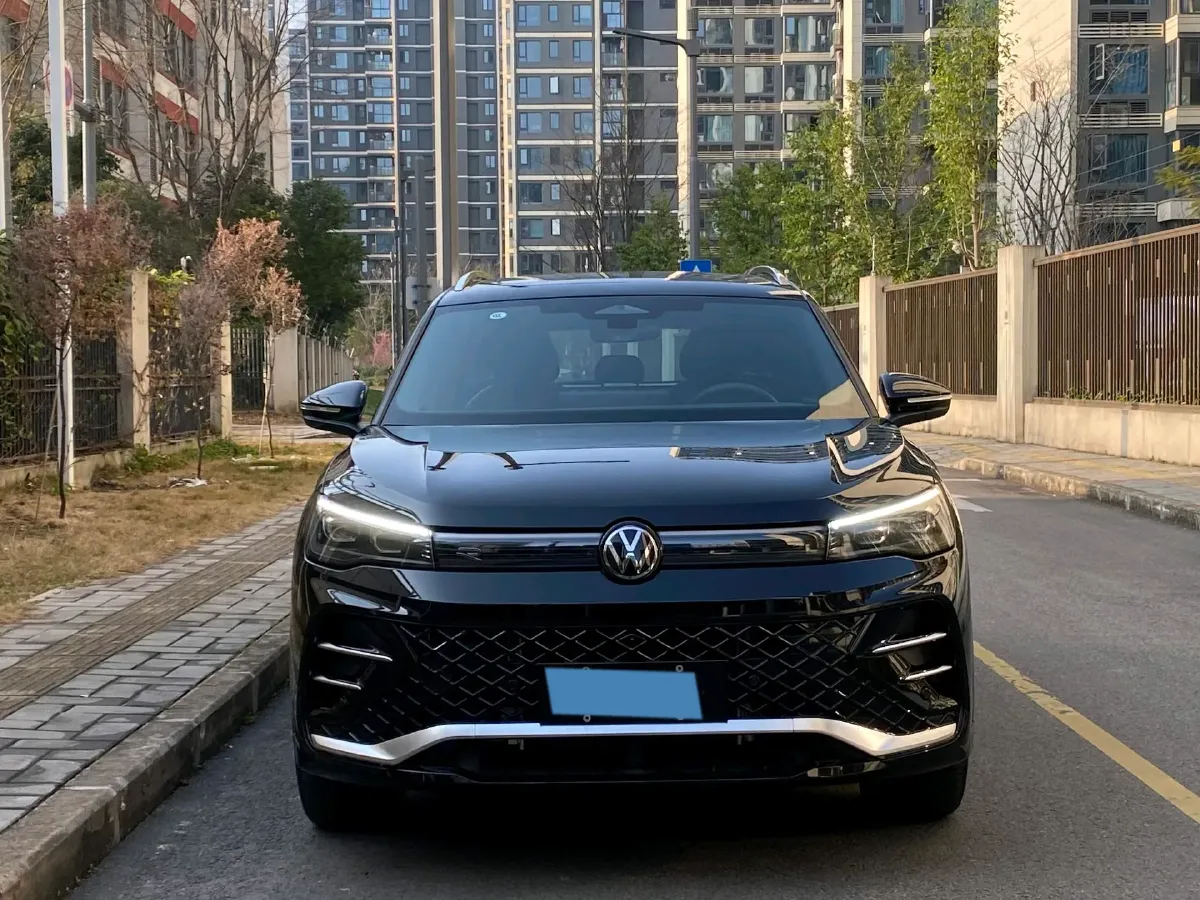 2025 Volkswagen Tiguan L 2.0T 220HP L4 7DCT,autocango,china used car exporter,china ev exporter,chinese used car exporter,chinese used ev exporter