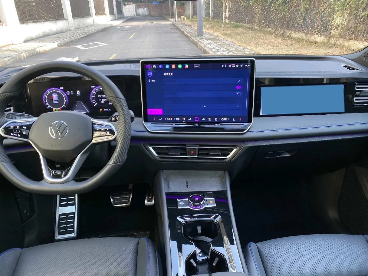 2025 Volkswagen Tiguan L 2.0T 220HP L4 7DCT,autocango,china used car exporter,china ev exporter,chinese used car exporter,chinese used ev exporter