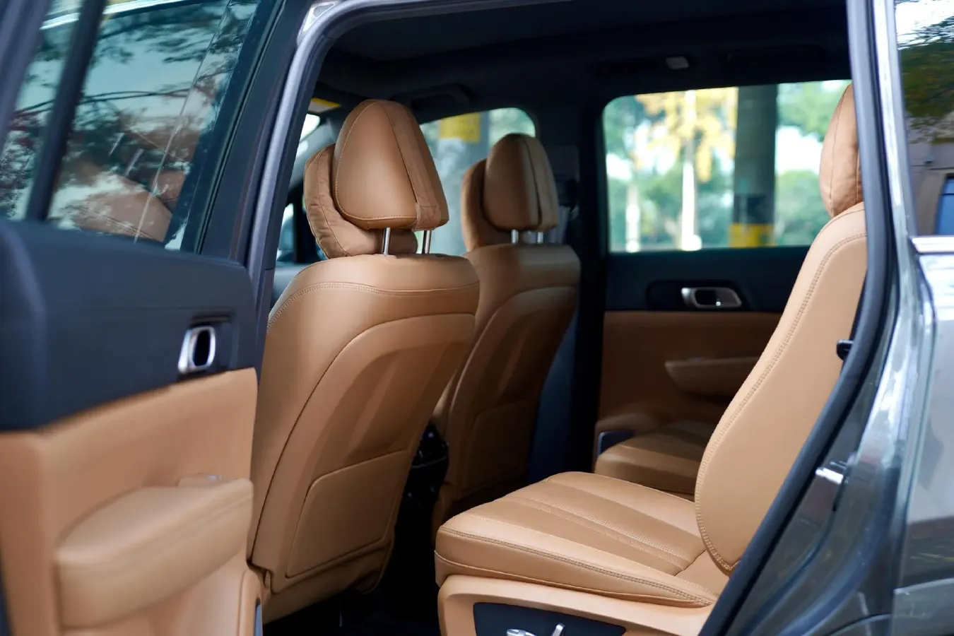 2020 Li ONE Range Extended 131HP REEV 40.5KWH,autocango,china used car exporter,china ev exporter,chinese used car exporter,chinese used ev exporter