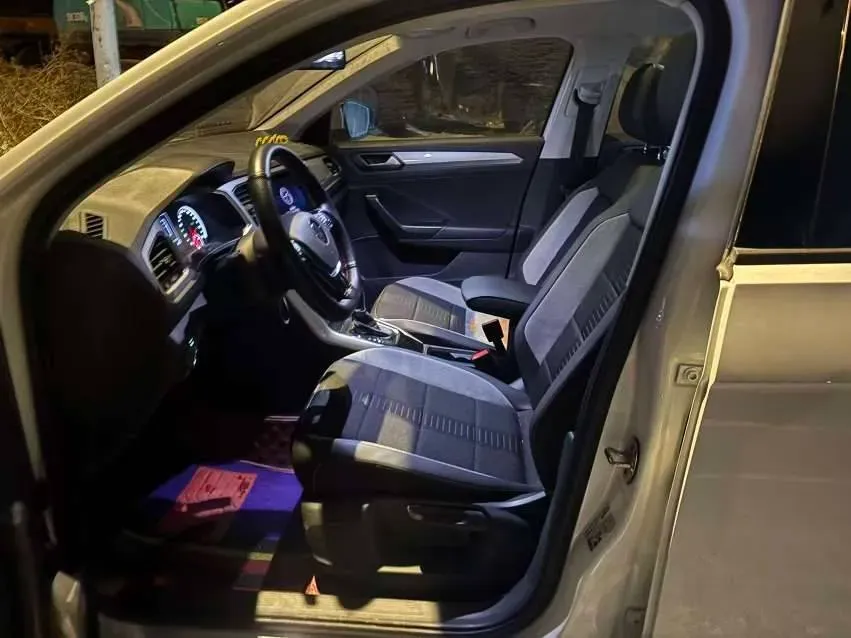 2021 Volkswagen T-Roc 1.4T 150HP L4 7DCT,autocango,china used car exporter,china ev exporter,chinese used car exporter,chinese used ev exporter
