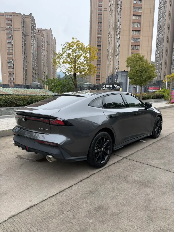 2022 ChangAn UNI-V 1.5T 188HP L4 7DCT,autocango,china used car exporter,china ev exporter,chinese used car exporter,chinese used ev exporter