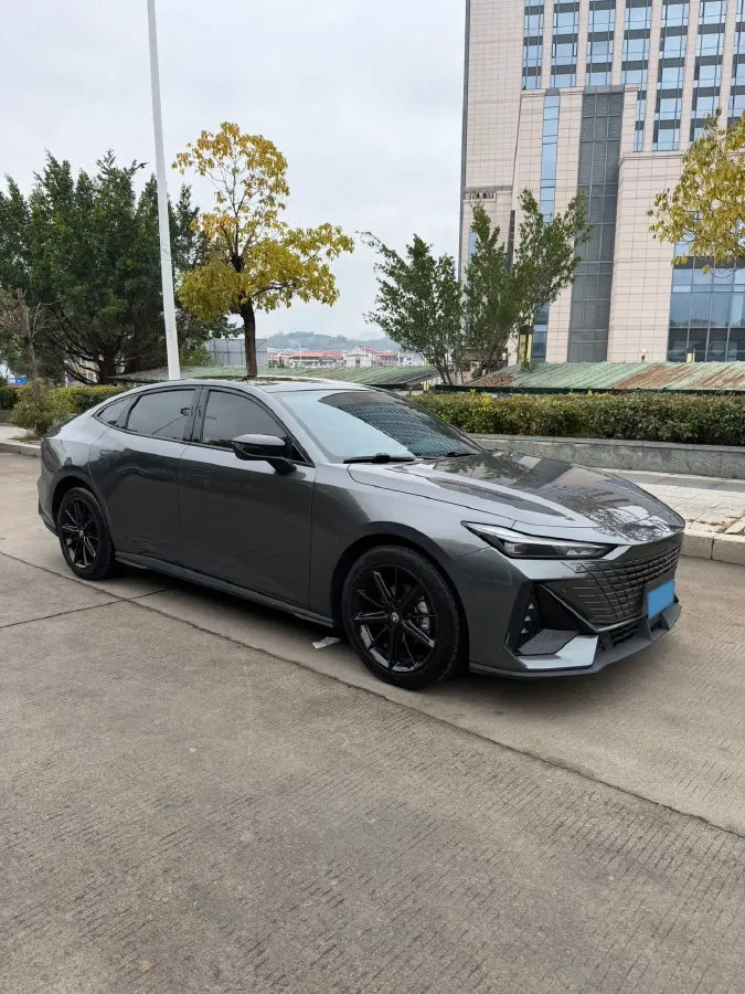 2022 ChangAn UNI-V 1.5T 188HP L4 7DCT,autocango,china used car exporter,china ev exporter,chinese used car exporter,chinese used ev exporter