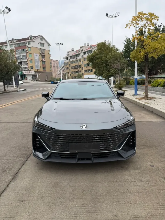 2022 ChangAn UNI-V 1.5T 188HP L4 7DCT,autocango,china used car exporter,china ev exporter,chinese used car exporter,chinese used ev exporter