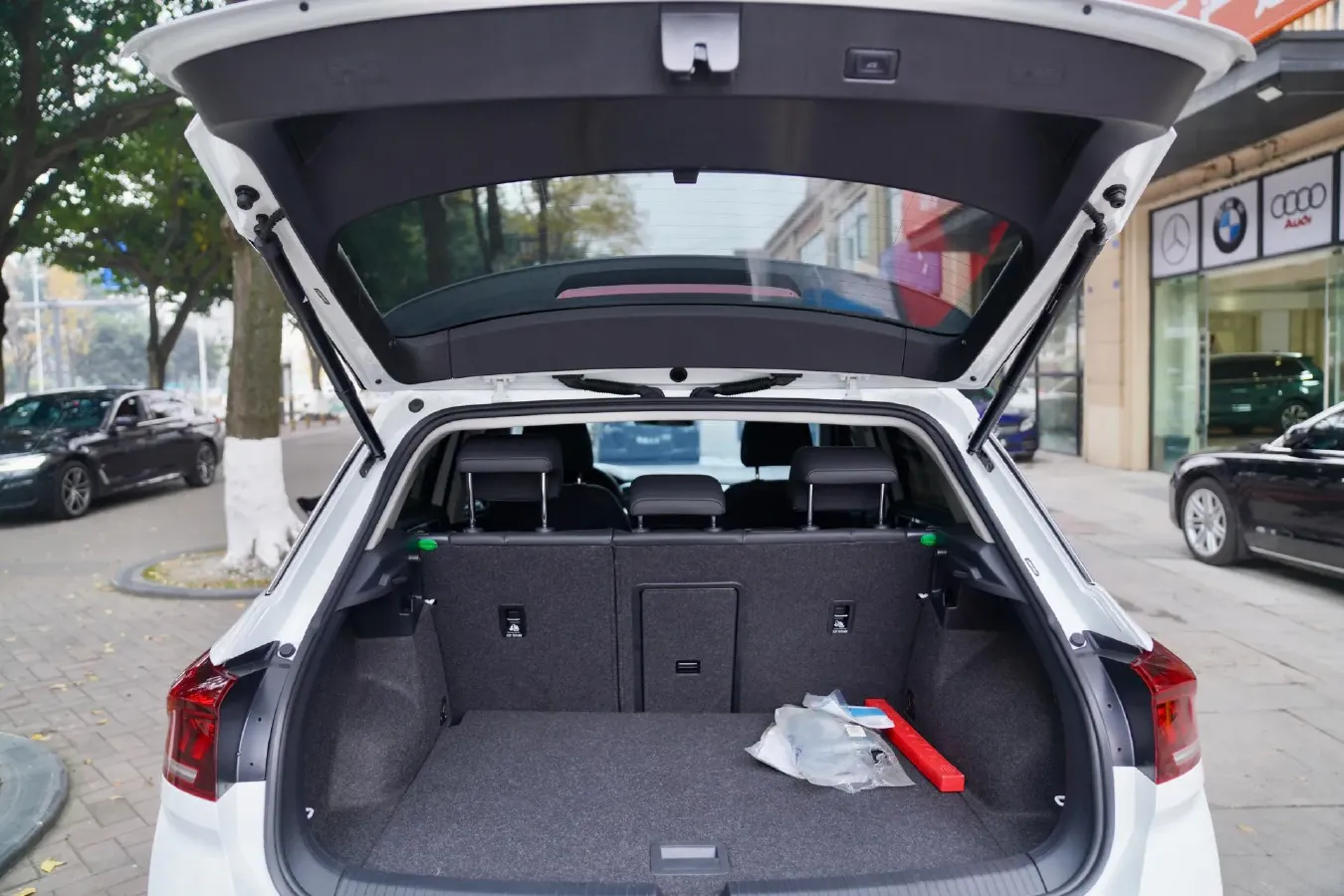 2022 Volkswagen T-Roc 1.4T 150HP L4 7DCT,autocango,china used car exporter,china ev exporter,chinese used car exporter,chinese used ev exporter