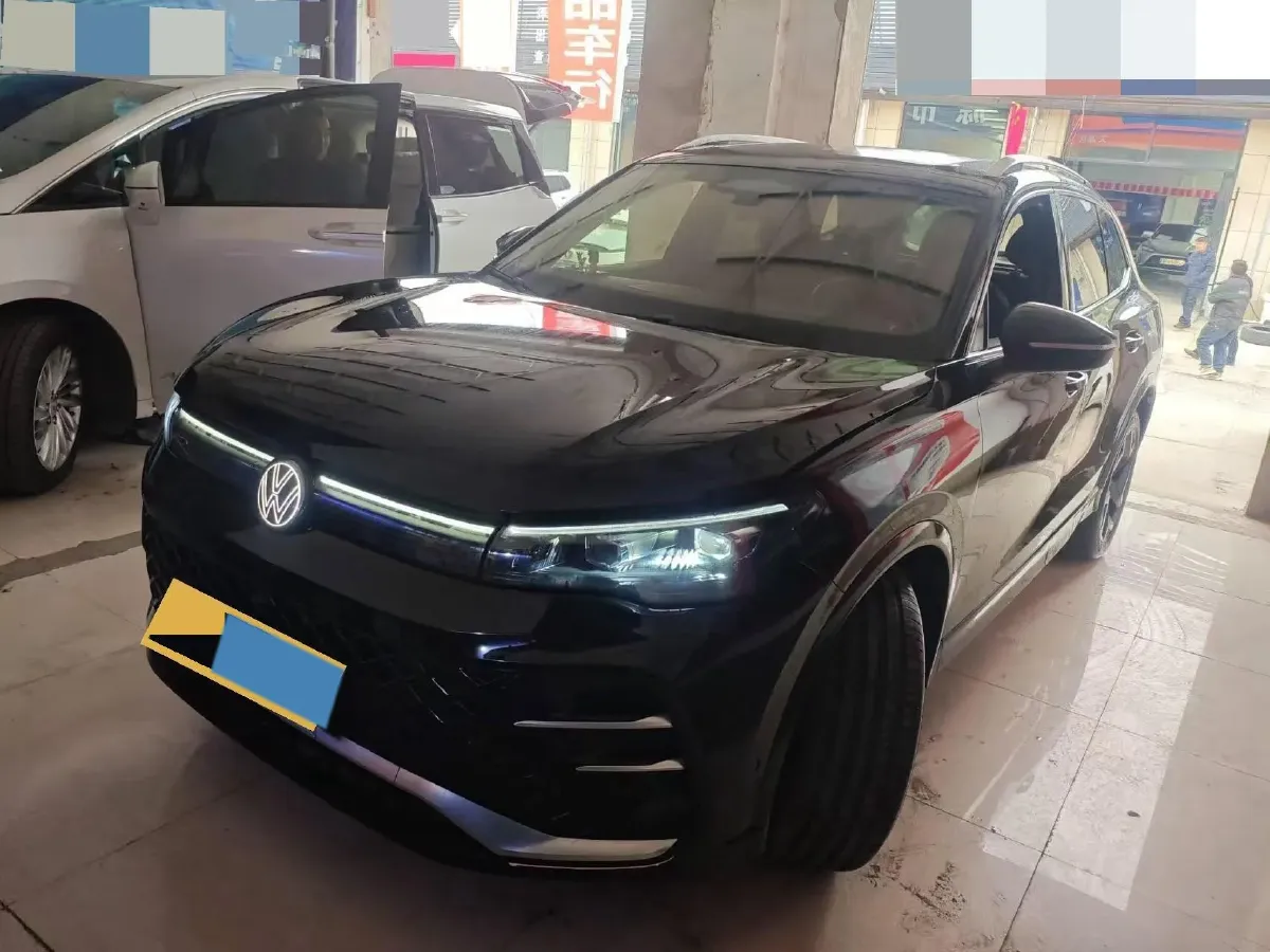 2024 Volkswagen Tiguan L 2.0T 186HP L4 7DCT,autocango,china used car exporter,china ev exporter,chinese used car exporter,chinese used ev exporter