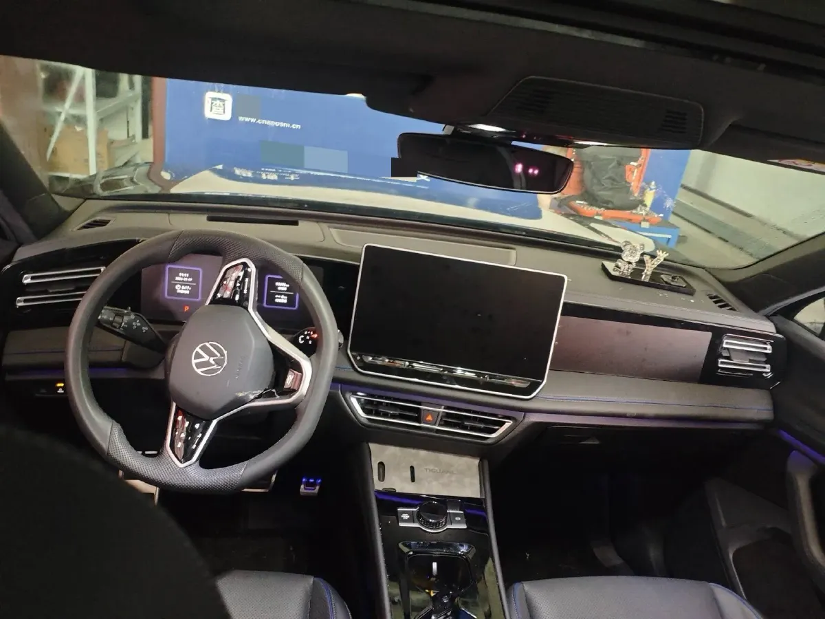 2024 Volkswagen Tiguan L 2.0T 186HP L4 7DCT,autocango,china used car exporter,china ev exporter,chinese used car exporter,chinese used ev exporter