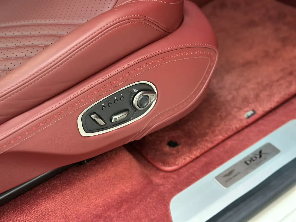 2021 Aston Martin DBX 4.0T 550HP V8 9AT,autocango,china used car exporter,china ev exporter,chinese used car exporter,chinese used ev exporter