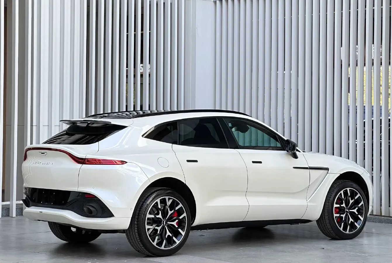 2021 Aston Martin DBX 4.0T 550HP V8 9AT,autocango,china used car exporter,china ev exporter,chinese used car exporter,chinese used ev exporter