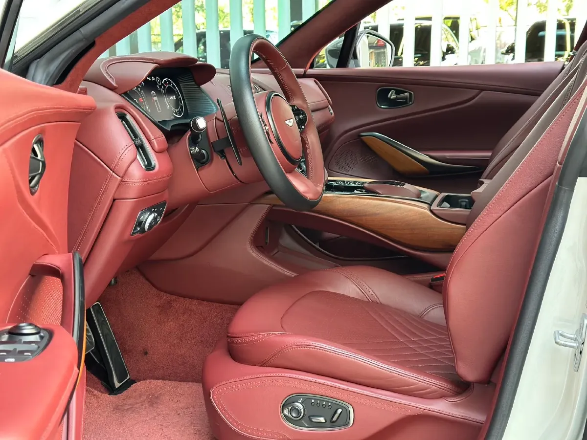 2021 Aston Martin DBX 4.0T 550HP V8 9AT,autocango,china used car exporter,china ev exporter,chinese used car exporter,chinese used ev exporter