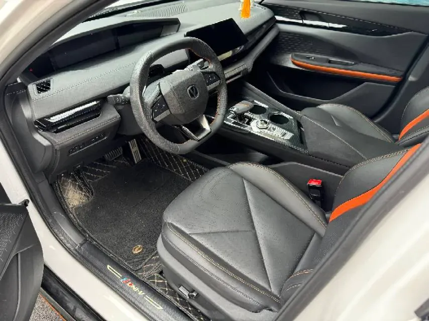 2022 ChangAn UNI-V 1.5T 188HP L4 7DCT,autocango,china used car exporter,china ev exporter,chinese used car exporter,chinese used ev exporter