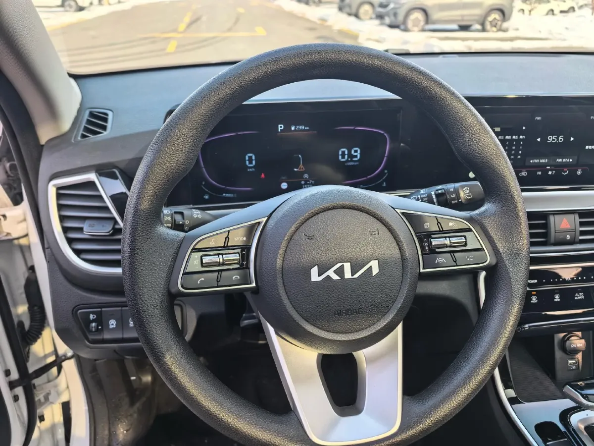 2023 Kia Seltos 1.5L 115HP L4 CVT,autocango,china used car exporter,china ev exporter,chinese used car exporter,chinese used ev exporter