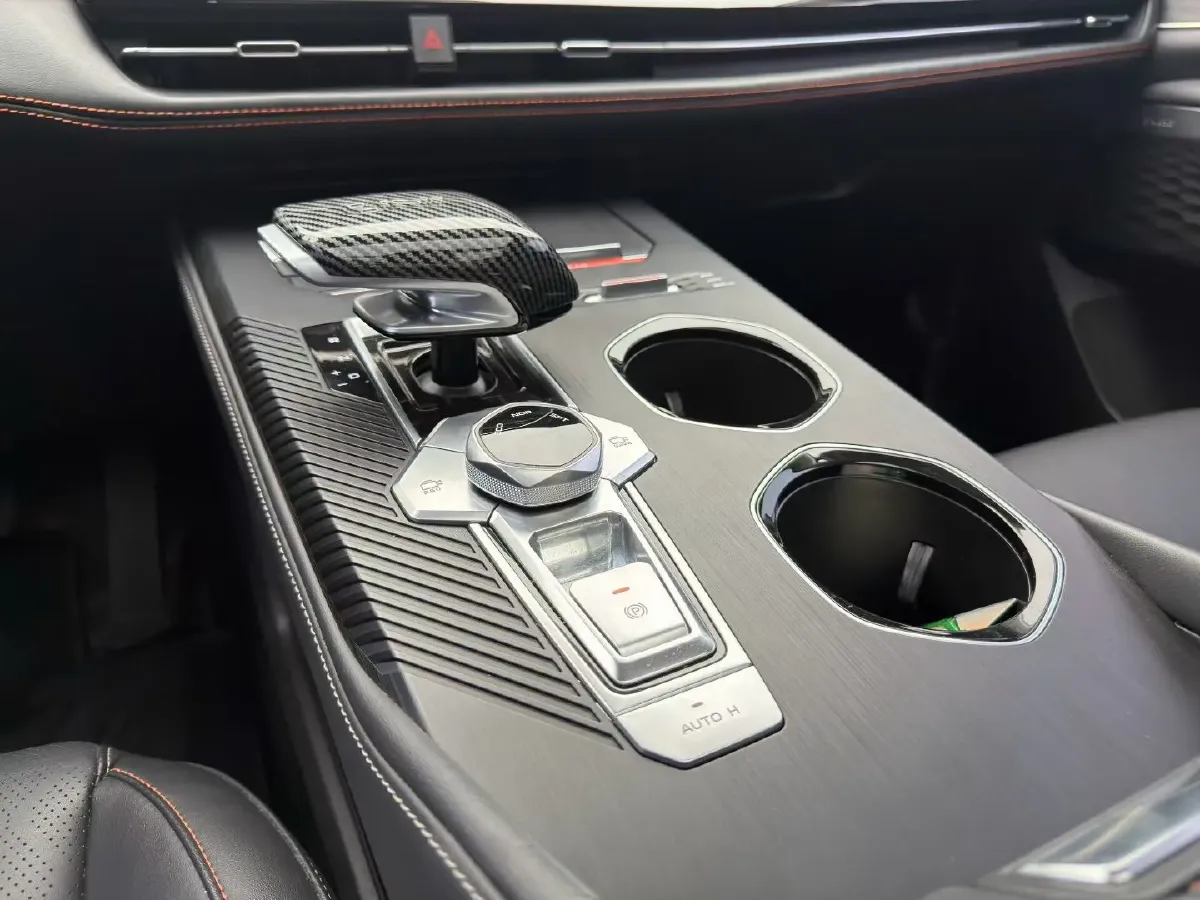 2021 ChangAn UNI-K 2.0T 233HP L4 8AT,autocango,china used car exporter,china ev exporter,chinese used car exporter,chinese used ev exporter