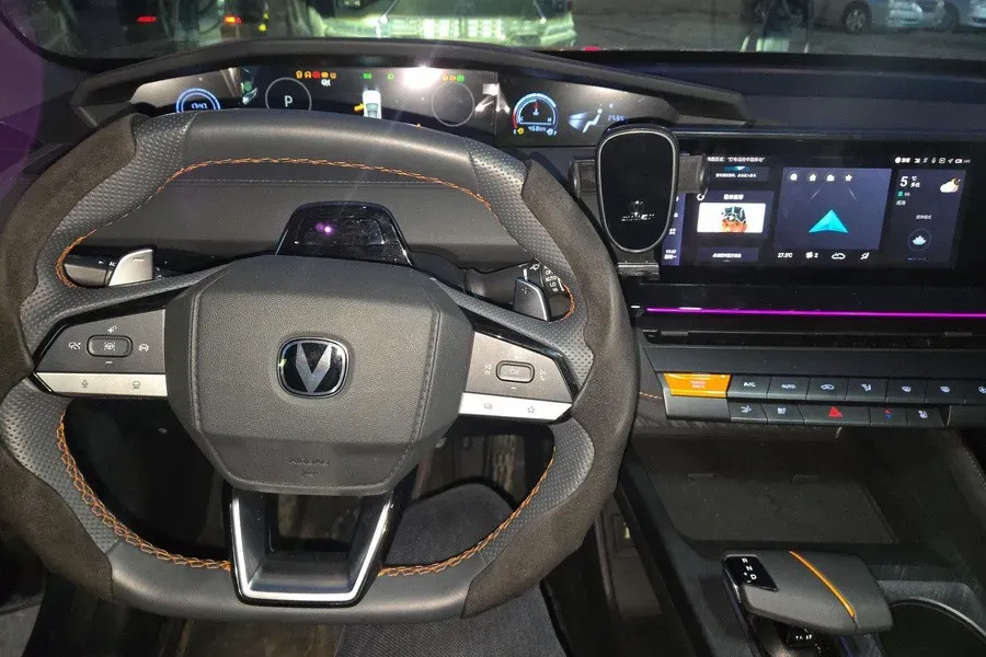 2024 ChangAn UNI-V 1.5T 188HP L4 7DCT,autocango,china used car exporter,china ev exporter,chinese used car exporter,chinese used ev exporter