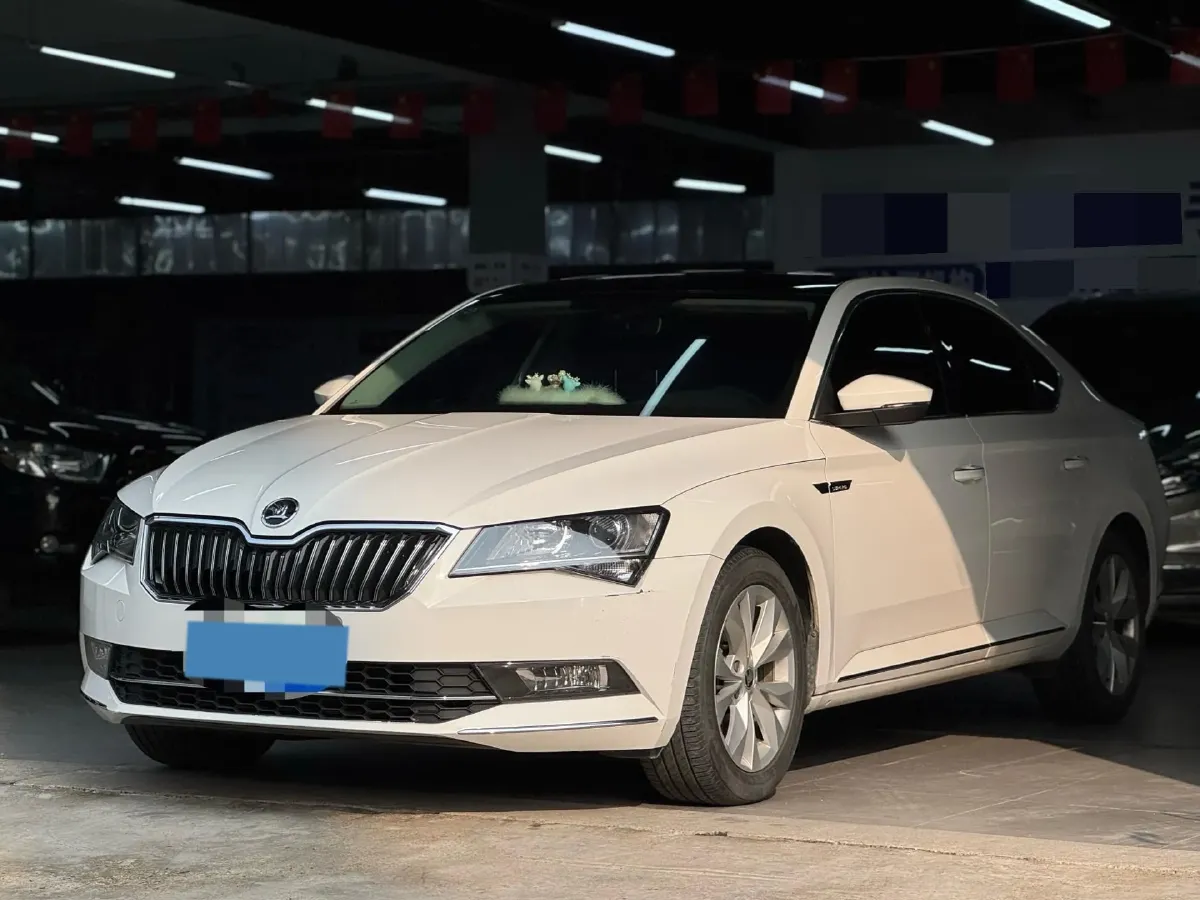2018 Skoda Superb 1.8T 180HP L4 7DCT,autocango,china used car exporter,china ev exporter,chinese used car exporter,chinese used ev exporter