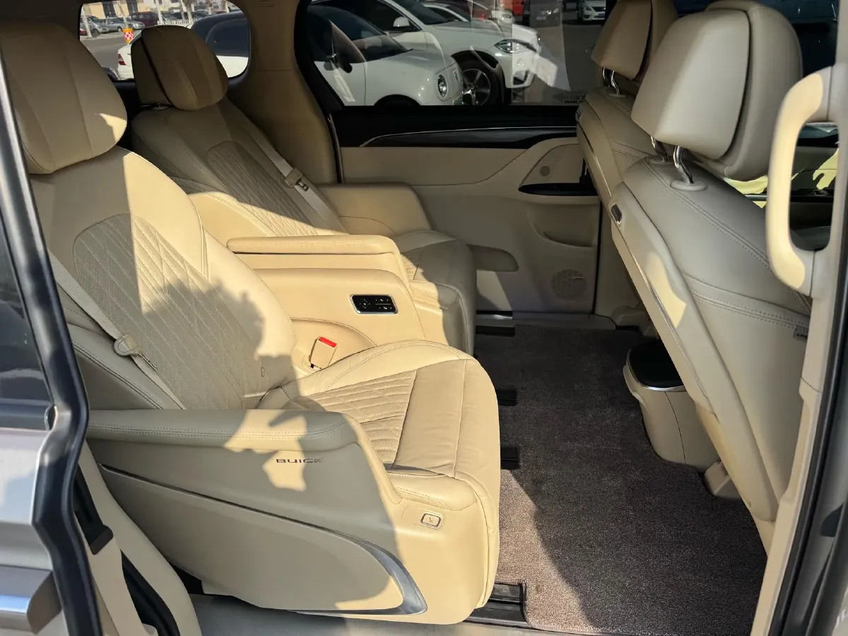 2023 Buick GL8 2.0T 237HP L4 9AT,autocango,china used car exporter,china ev exporter,chinese used car exporter,chinese used ev exporter