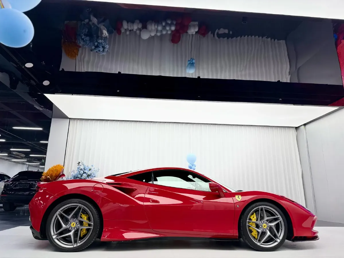 2019 Aston Martin DB11 5.2T 639HP V12 8AT,autocango,china used car exporter,china ev exporter,chinese used car exporter,chinese used ev exporter