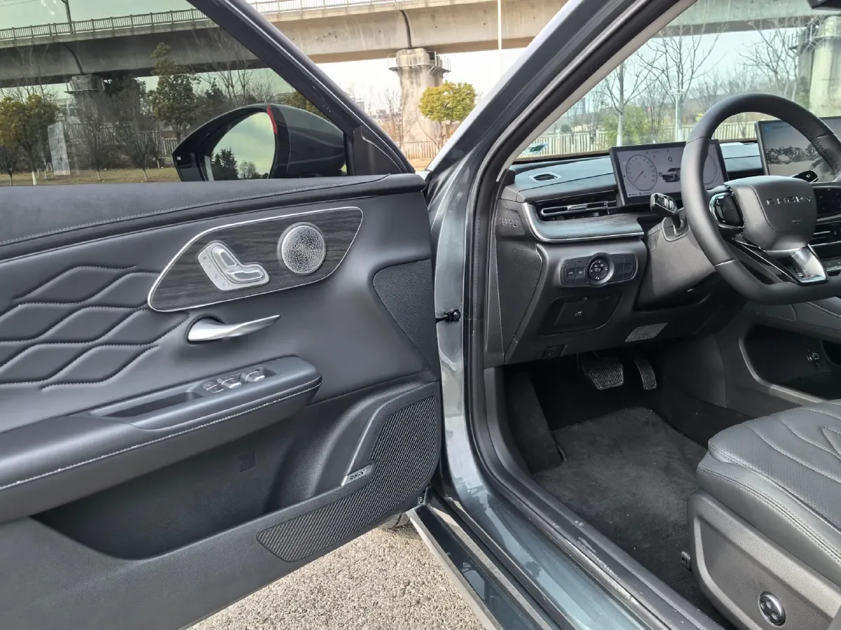 2025 Ruichi Auto RuiChi C5 REEV,autocango,china used car exporter,china ev exporter,chinese used car exporter,chinese used ev exporter