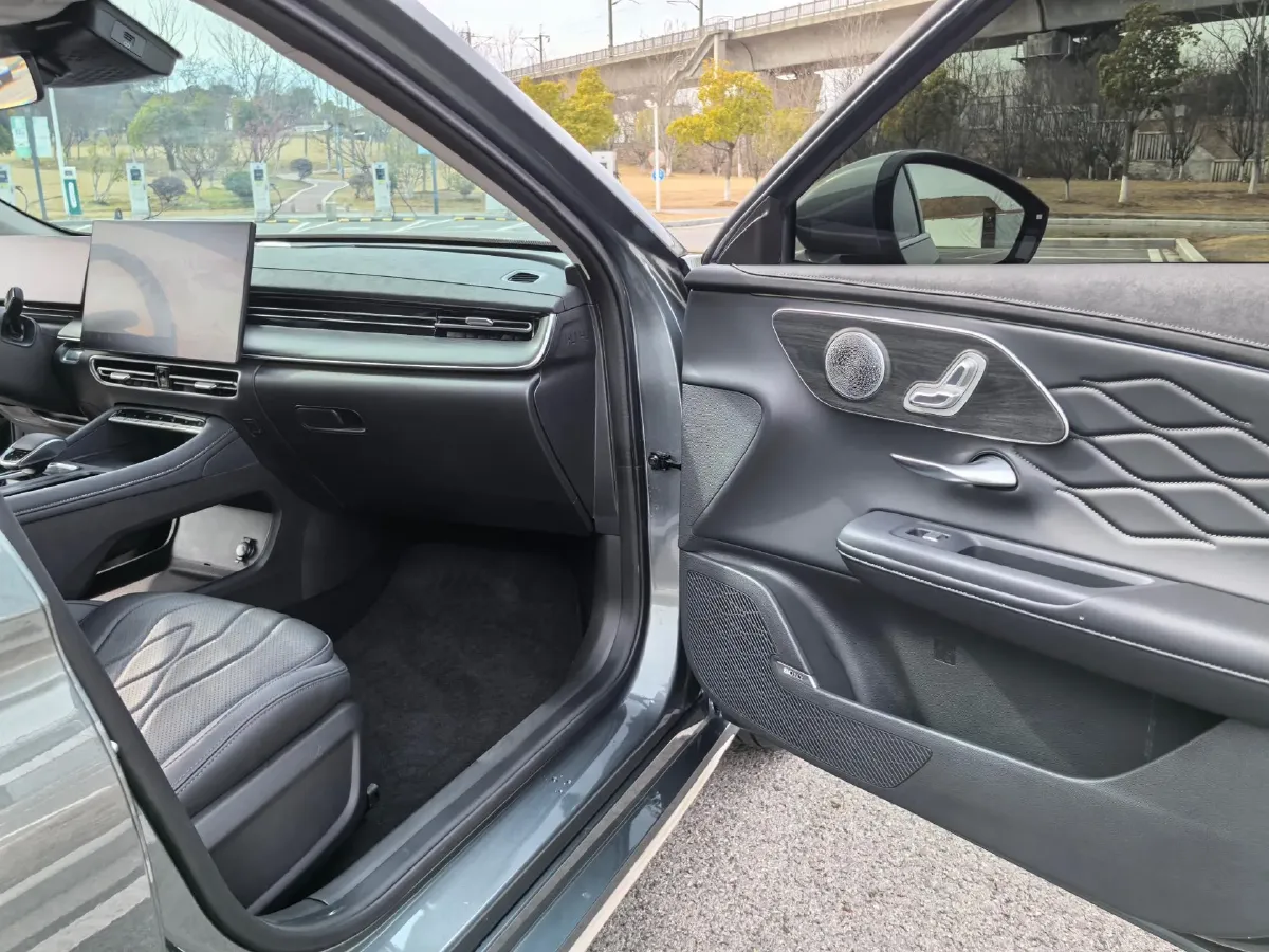 2025 Ruichi Auto RuiChi C5 REEV,autocango,china used car exporter,china ev exporter,chinese used car exporter,chinese used ev exporter