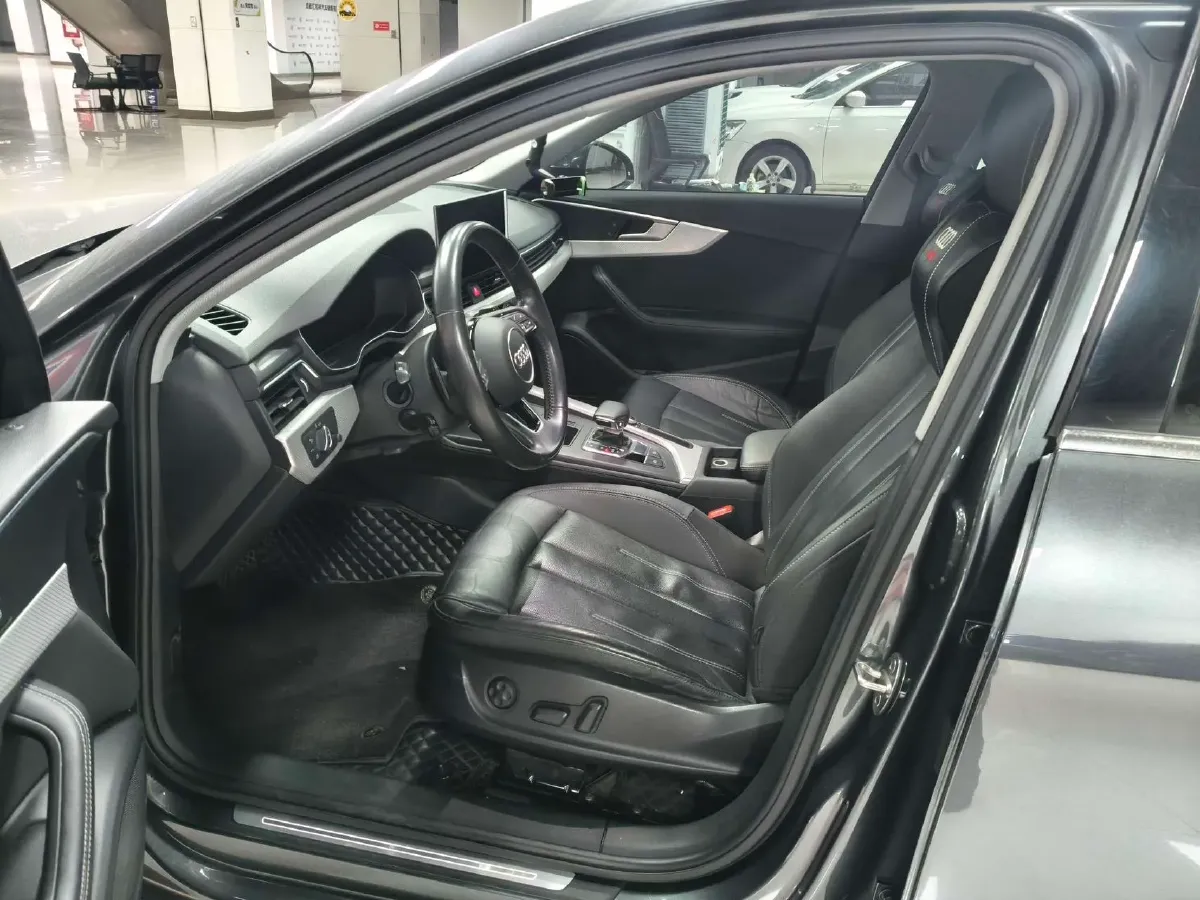 2020 Audi A4L 2.0T 190HP L4 7DCT,autocango,china used car exporter,china ev exporter,chinese used car exporter,chinese used ev exporter