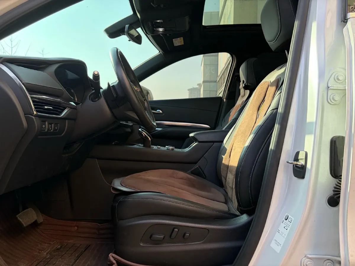 2021 Cadillac XT4 2.0T 237HP L4 9AT,autocango,china used car exporter,china ev exporter,chinese used car exporter,chinese used ev exporter