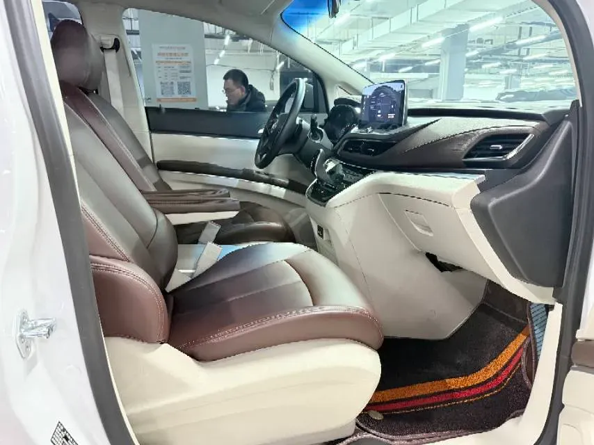 2023 Buick GL8 2.0T 237HP L4 9AT,autocango,china used car exporter,china ev exporter,chinese used car exporter,chinese used ev exporter