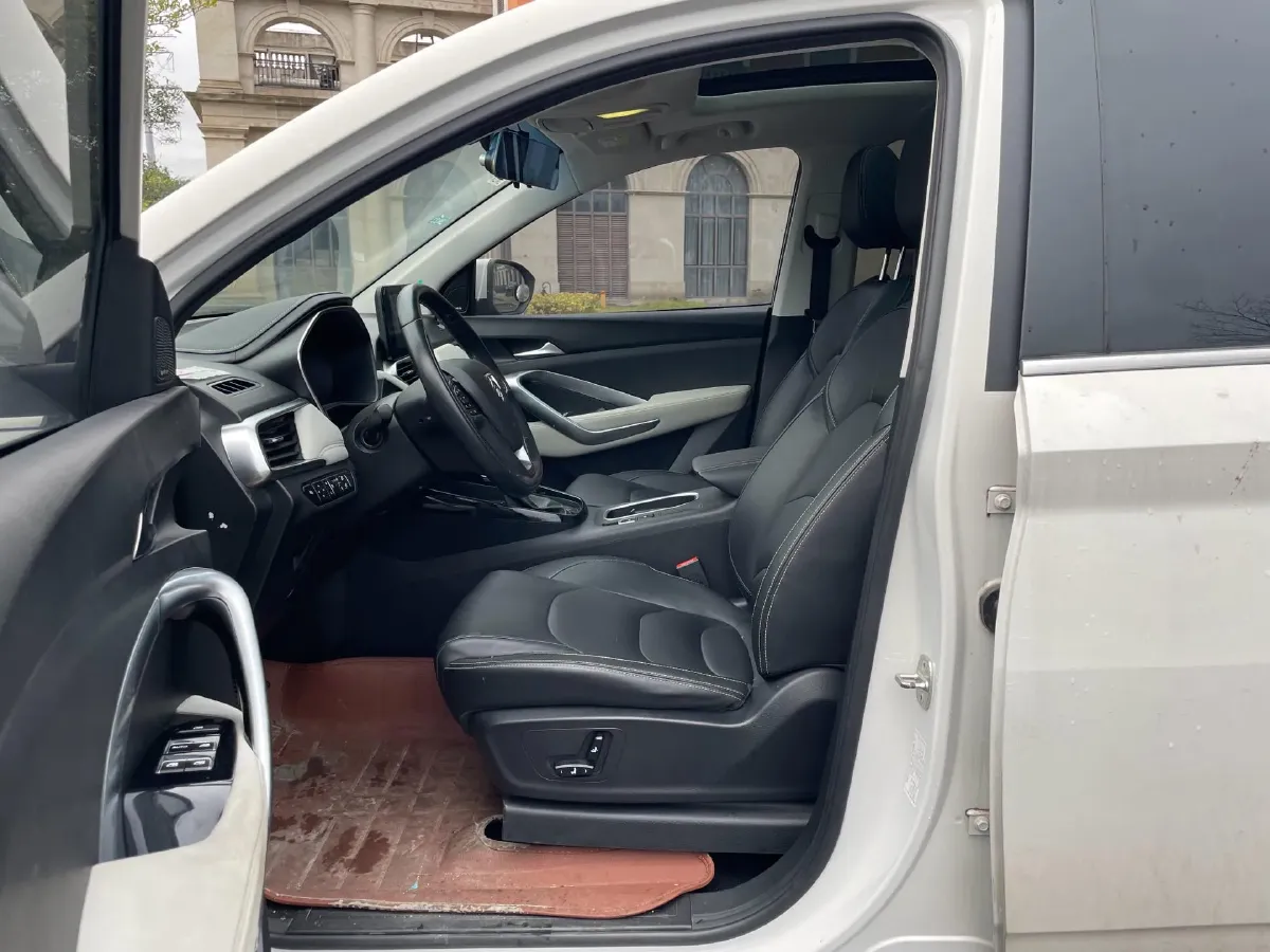 2018 BaoJun 530 1.5T 150HP L4 6DCT,autocango,china used car exporter,china ev exporter,chinese used car exporter,chinese used ev exporter