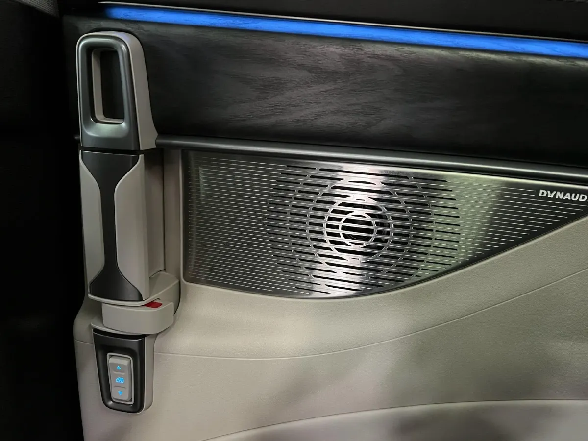 2024 Denza D9 1.5T 139HP L4 E-CVT PHEV 40KWH,autocango,china used car exporter,china ev exporter,chinese used car exporter,chinese used ev exporter