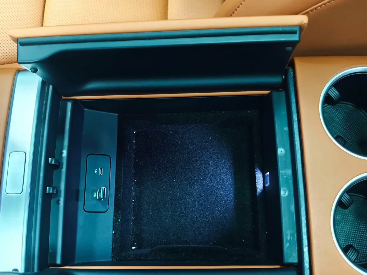 2023 Li L8 Range Extended 154HP REEV 40.9KWH,autocango,china used car exporter,china ev exporter,chinese used car exporter,chinese used ev exporter