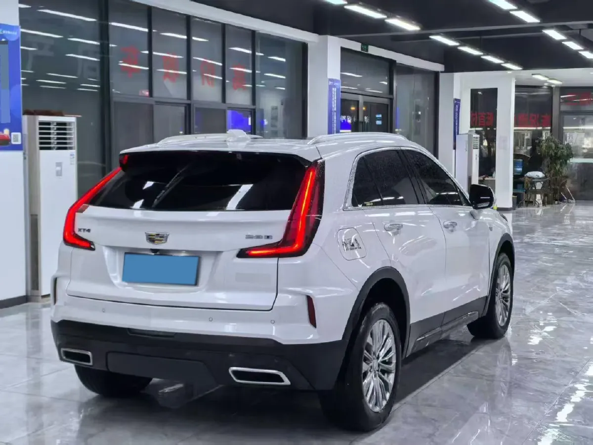 2024 Cadillac XT4 2.0T 237HP L4 9AT,autocango,china used car exporter,china ev exporter,chinese used car exporter,chinese used ev exporter