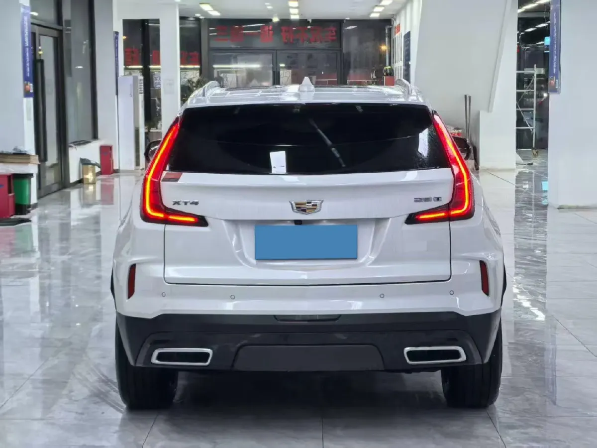 2024 Cadillac XT4 2.0T 237HP L4 9AT,autocango,china used car exporter,china ev exporter,chinese used car exporter,chinese used ev exporter