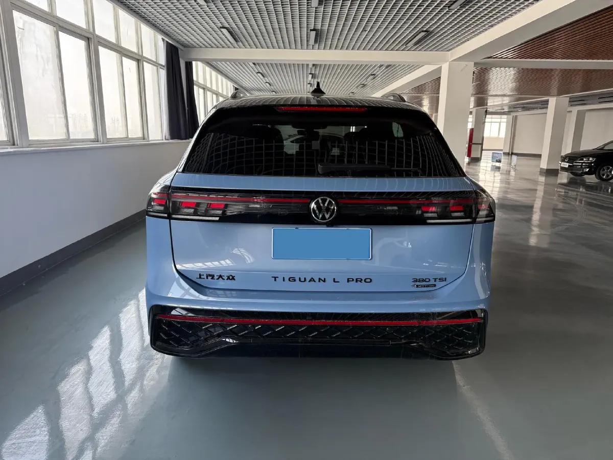 2026 Volkswagen Tiguan L 2.0T 220HP L4 7DCT,autocango,china used car exporter,china ev exporter,chinese used car exporter,chinese used ev exporter