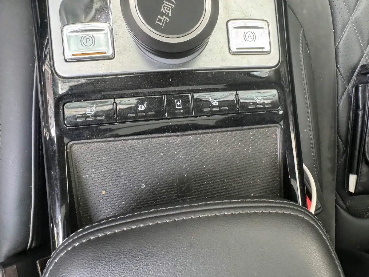 2019 HongQi HS5 2.0T 224HP L4 6AT,autocango,china used car exporter,china ev exporter,chinese used car exporter,chinese used ev exporter