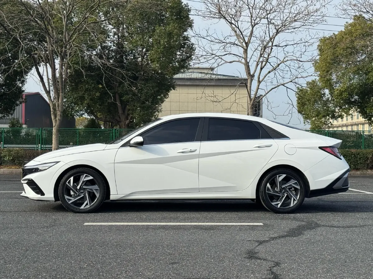 2022 Hyundai Elantra 1.5L 115HP L4 CVT,autocango,china used car exporter,china ev exporter,chinese used car exporter,chinese used ev exporter