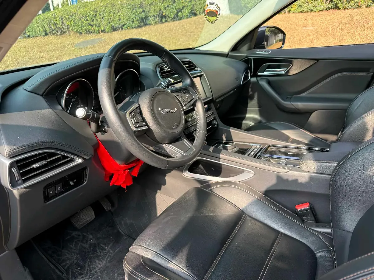 2020 Jaguar F-PACE 2.0T 250HP L4 8AT,autocango,china used car exporter,china ev exporter,chinese used car exporter,chinese used ev exporter