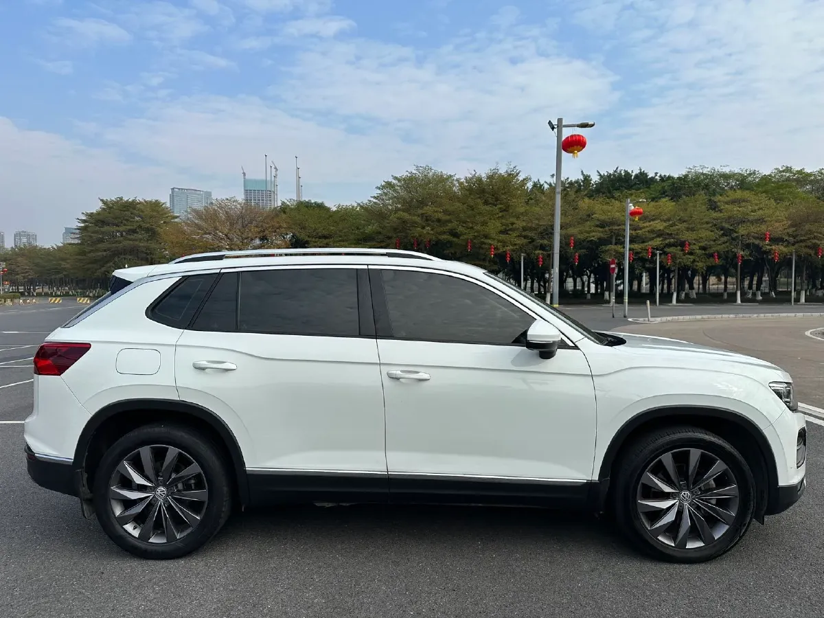 2019 Jeep Cherokee 2.0T 234HP L4 9AT,autocango,china used car exporter,china ev exporter,chinese used car exporter,chinese used ev exporter