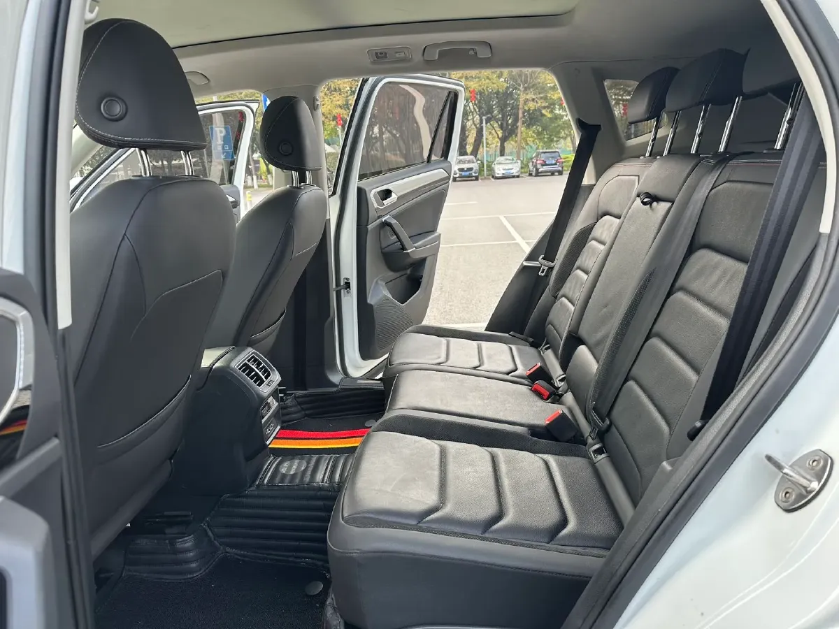2019 Jeep Cherokee 2.0T 234HP L4 9AT,autocango,china used car exporter,china ev exporter,chinese used car exporter,chinese used ev exporter