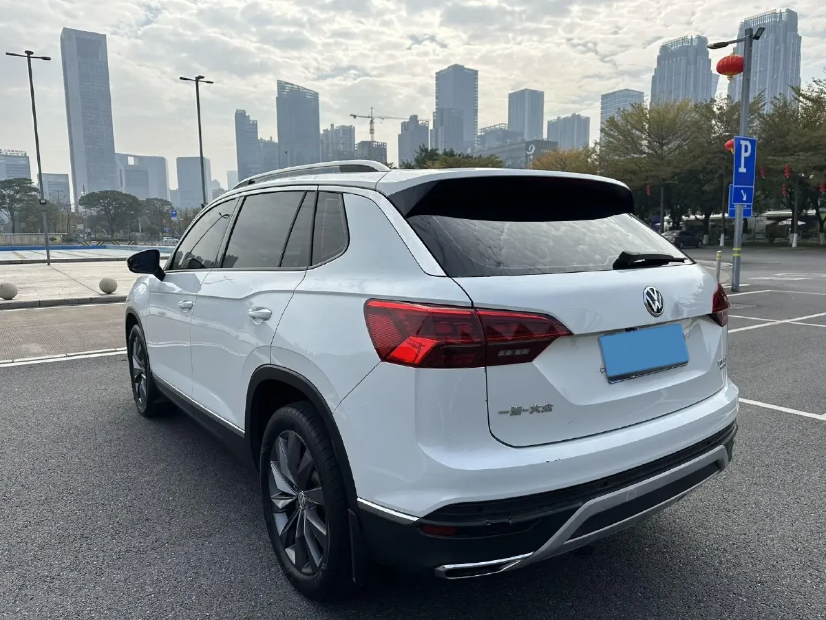 2019 Jeep Cherokee 2.0T 234HP L4 9AT,autocango,china used car exporter,china ev exporter,chinese used car exporter,chinese used ev exporter